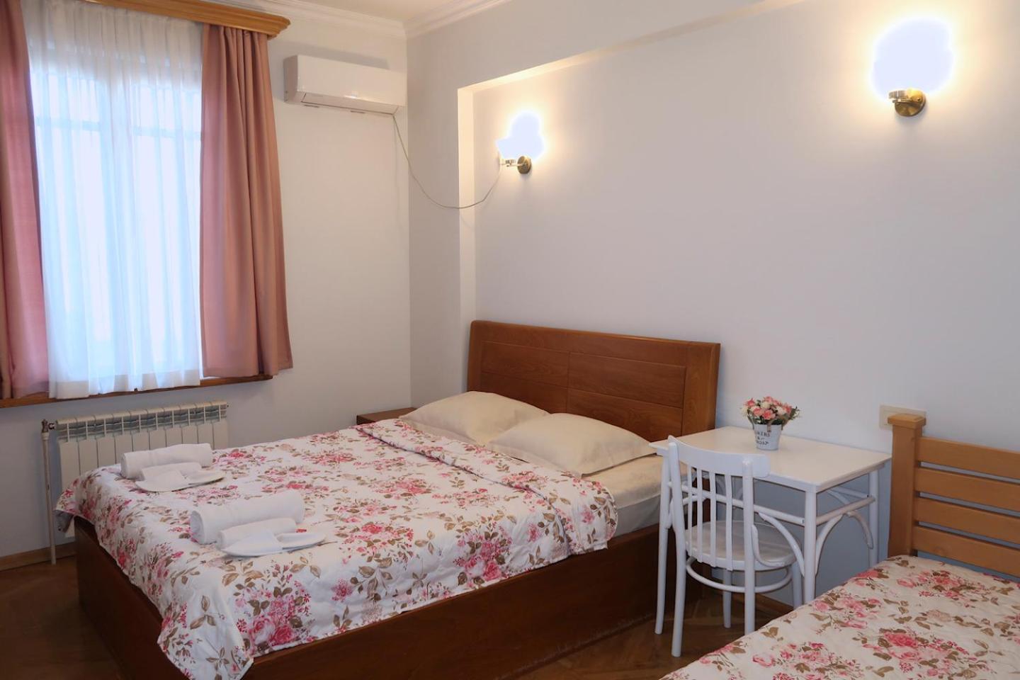 Guest House Merci ティビリシ エクステリア 写真